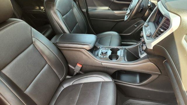 2022 GMC Acadia SLT