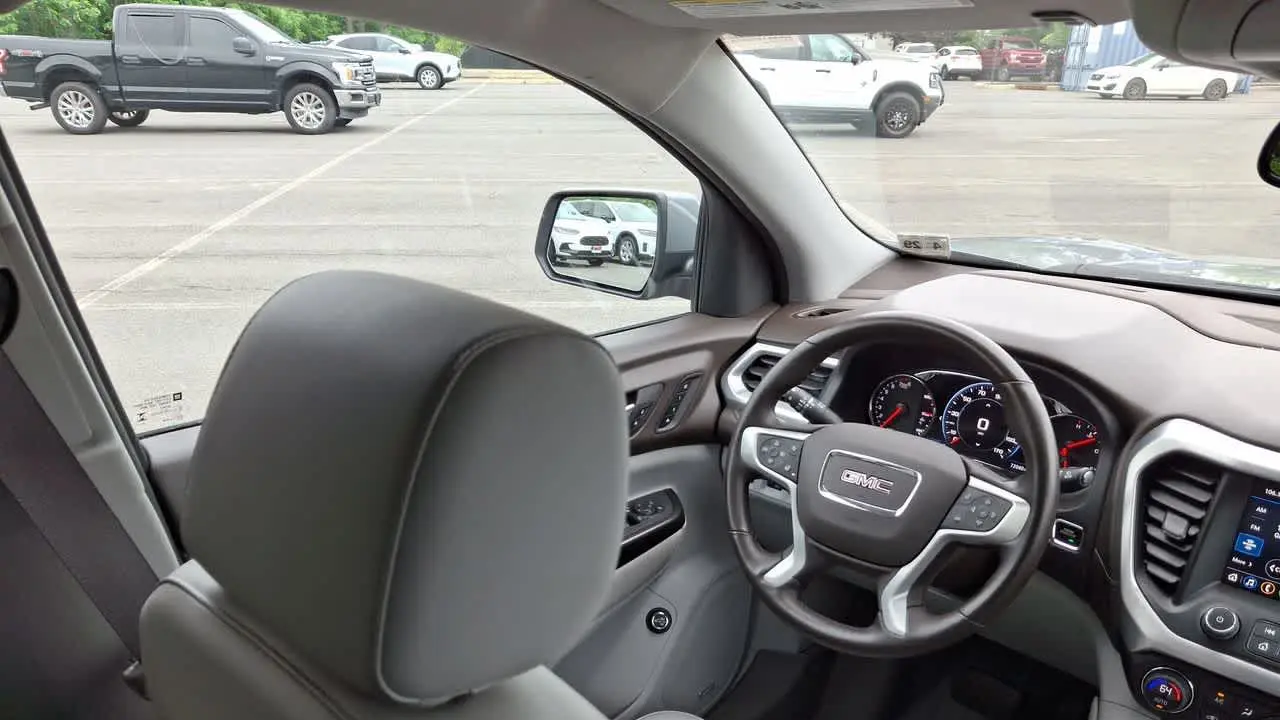 2023 GMC Acadia SLT