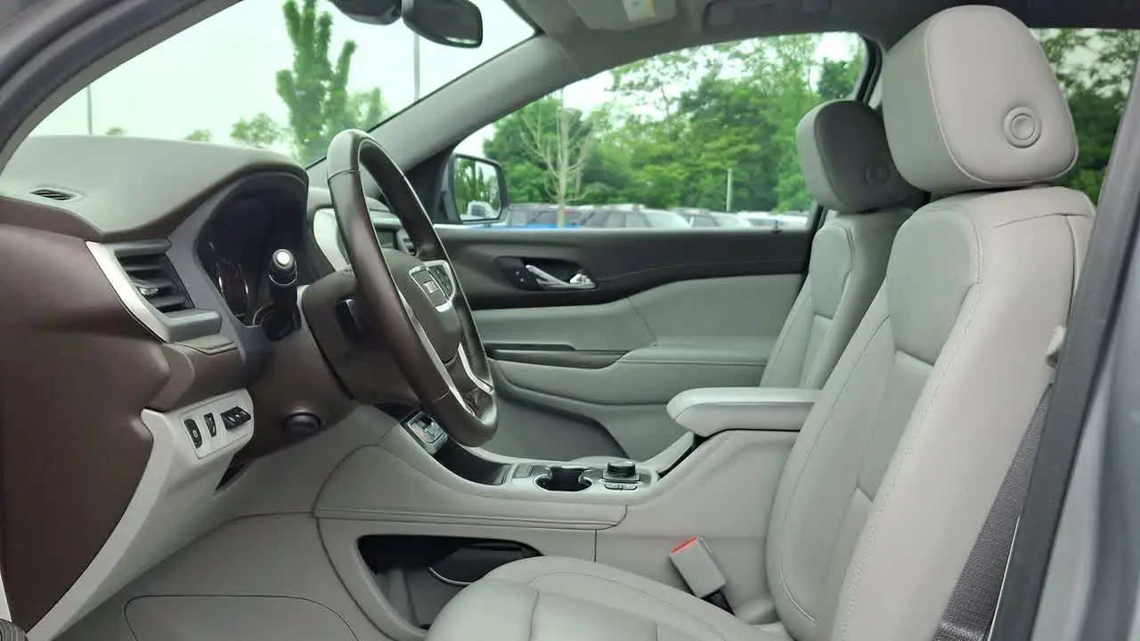 2023 GMC Acadia SLT
