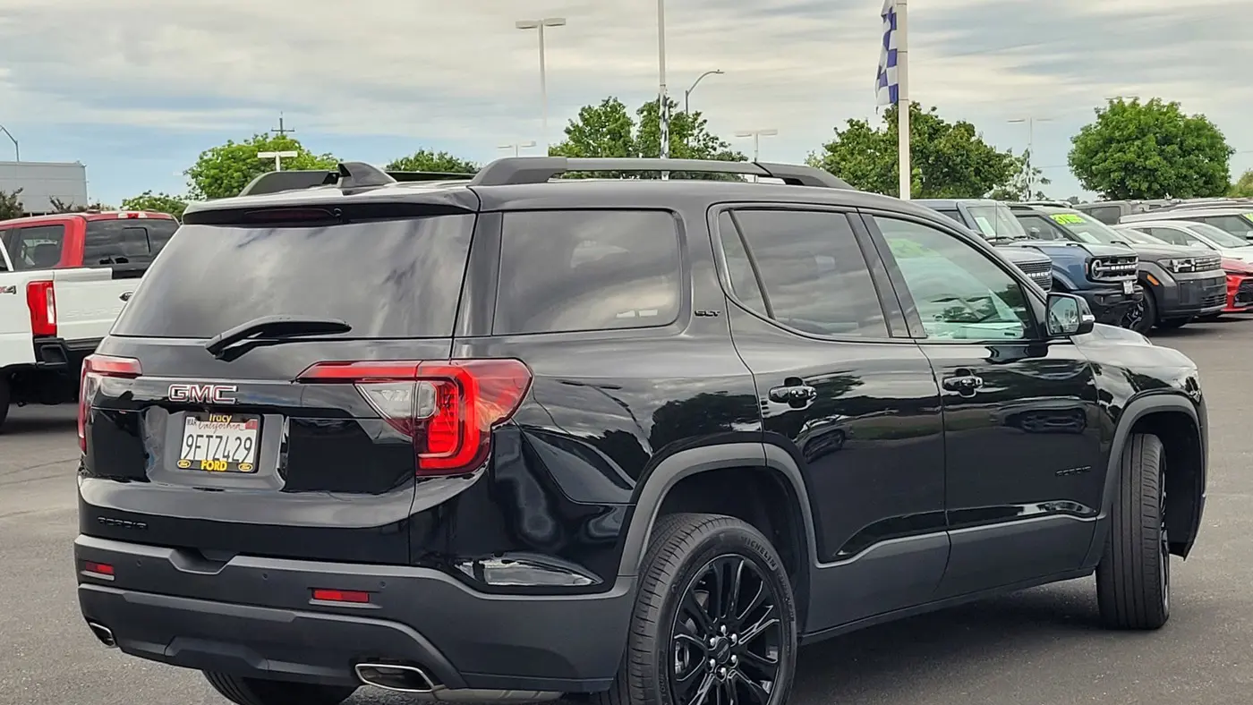 2023 GMC Acadia SLT