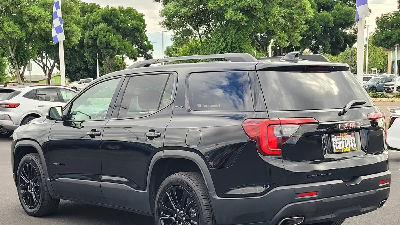 2023 GMC Acadia SLT