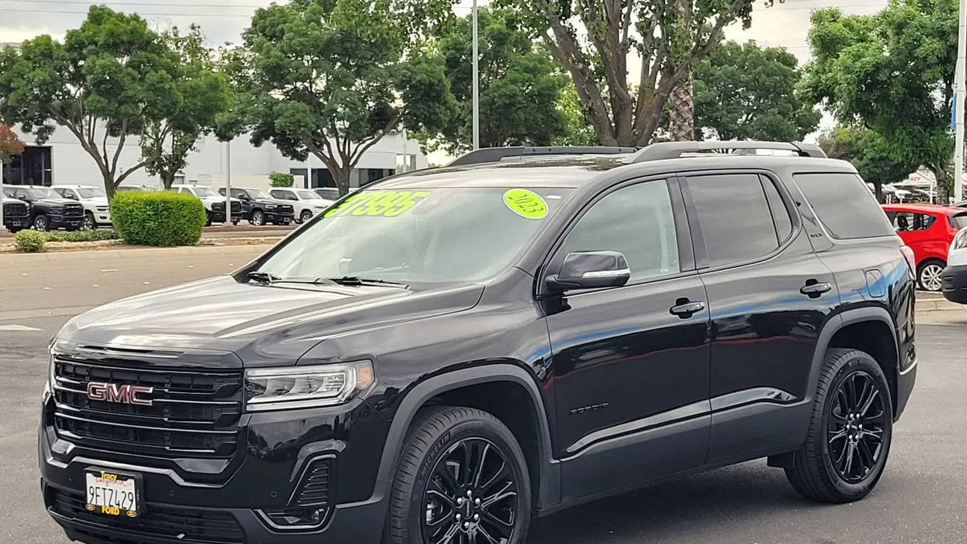 2023 GMC Acadia SLT
