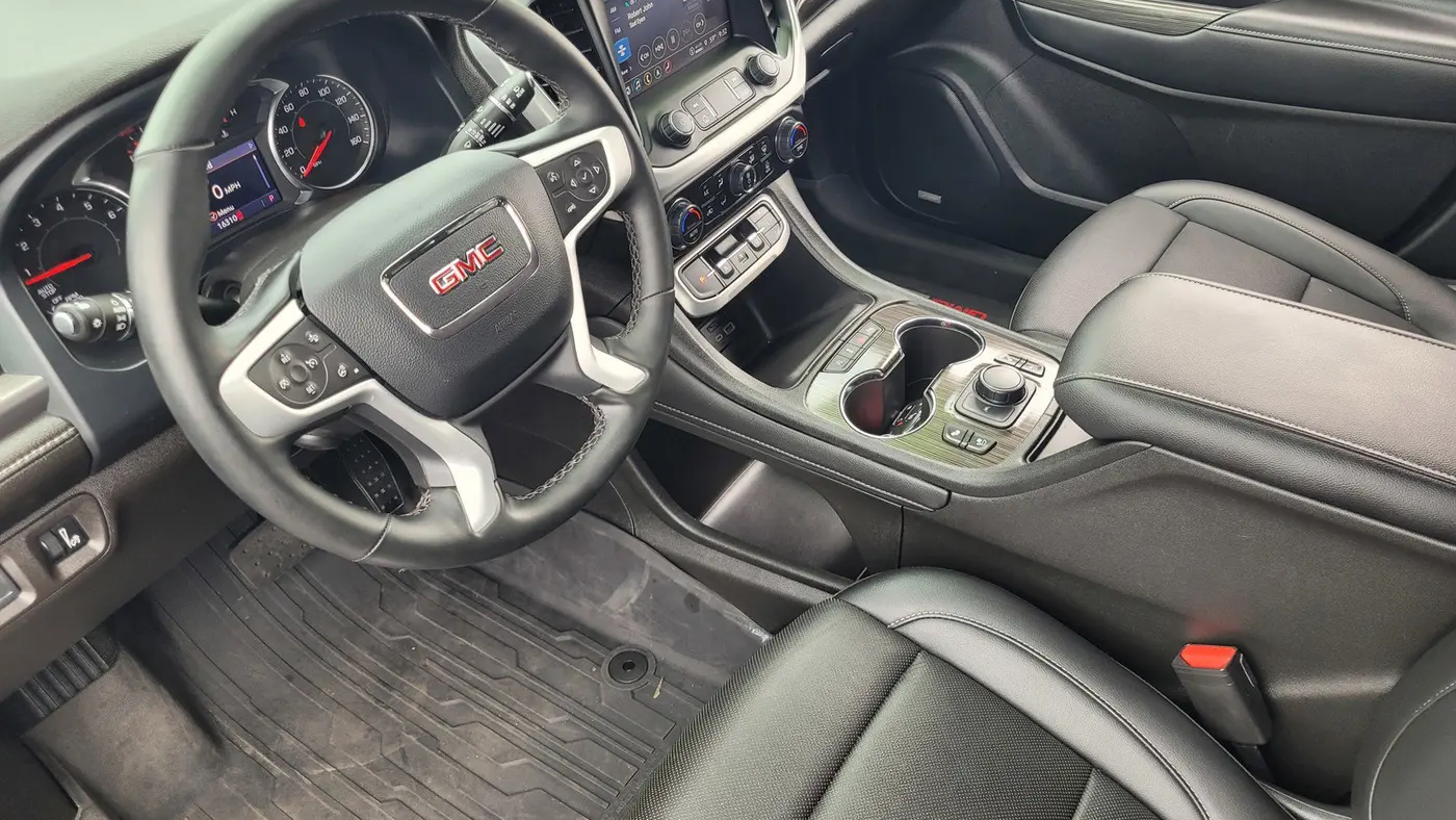 2023 GMC Acadia SLT