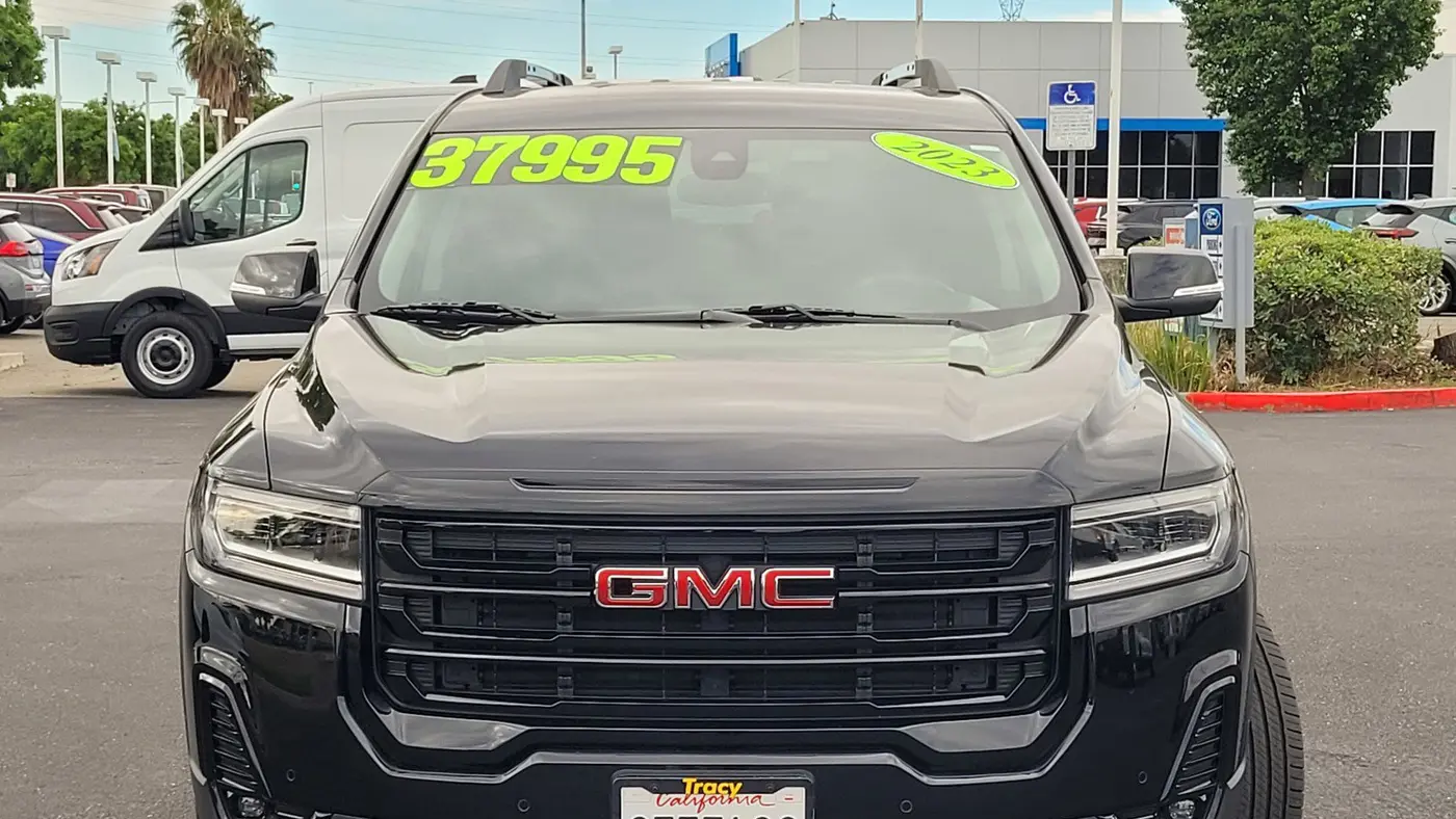 2023 GMC Acadia SLT