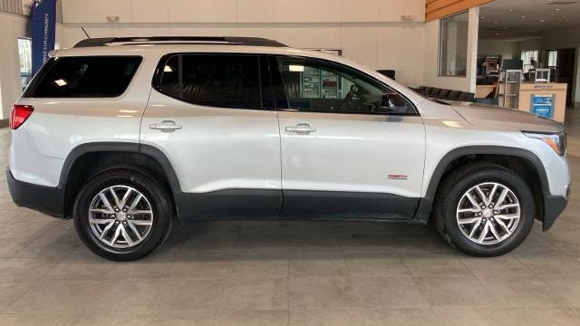 2017 GMC Acadia SLE-2