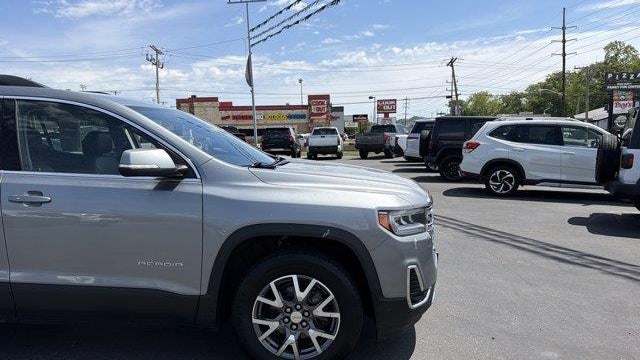 2023 GMC Acadia SLT