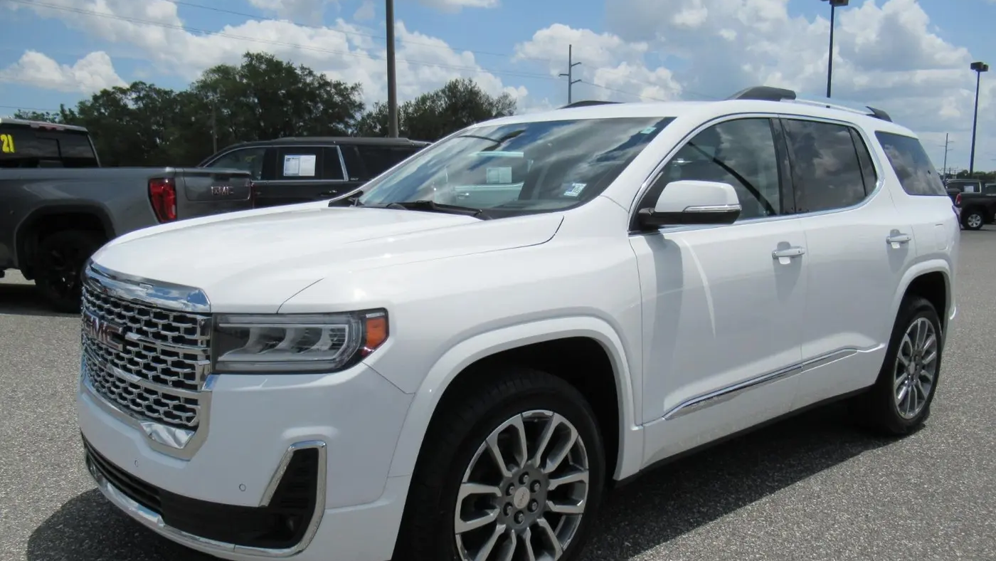2023 GMC Acadia Denali