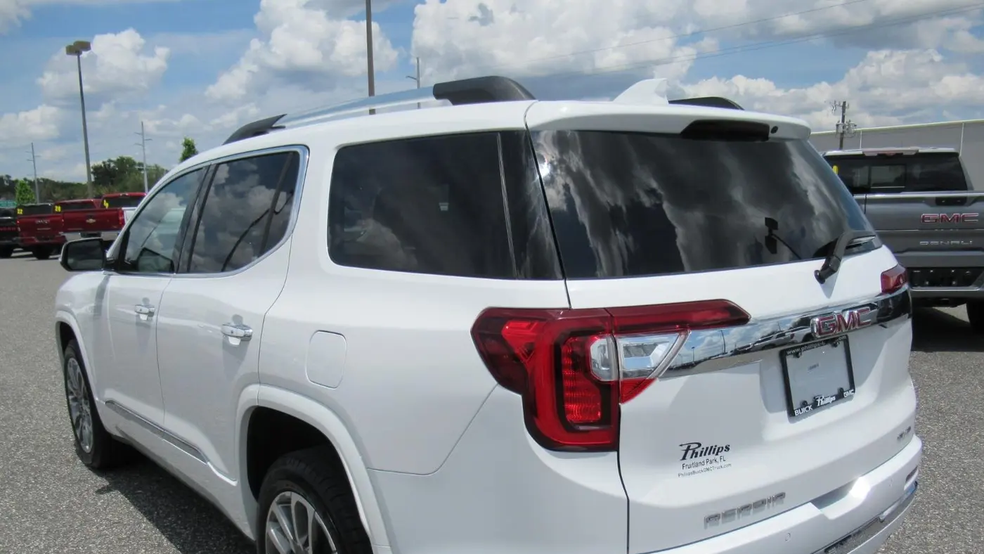 2023 GMC Acadia Denali