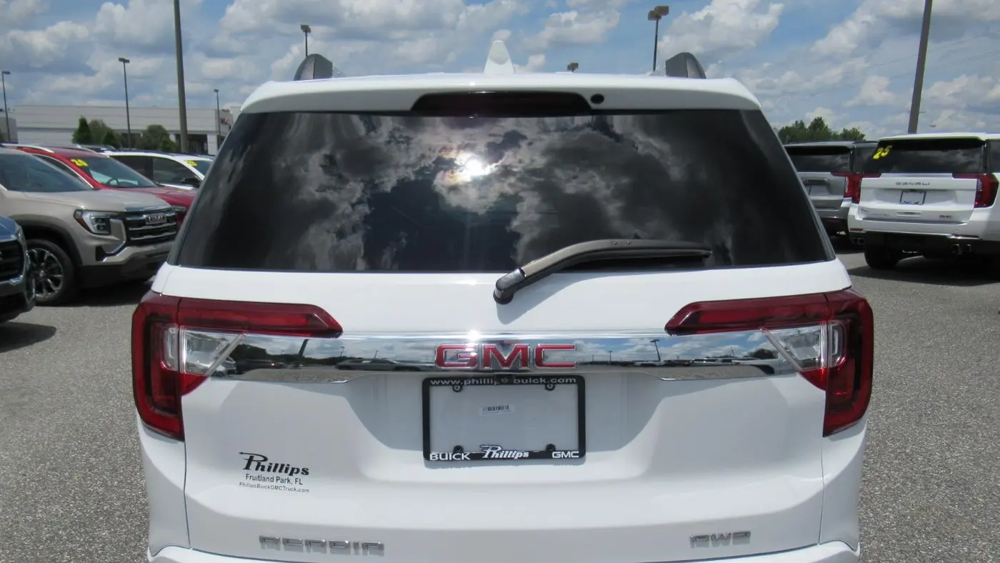 2023 GMC Acadia Denali