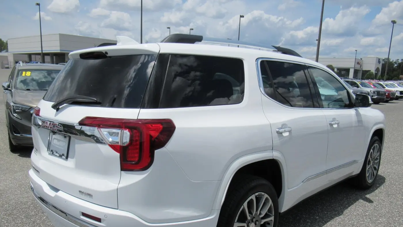 2023 GMC Acadia Denali