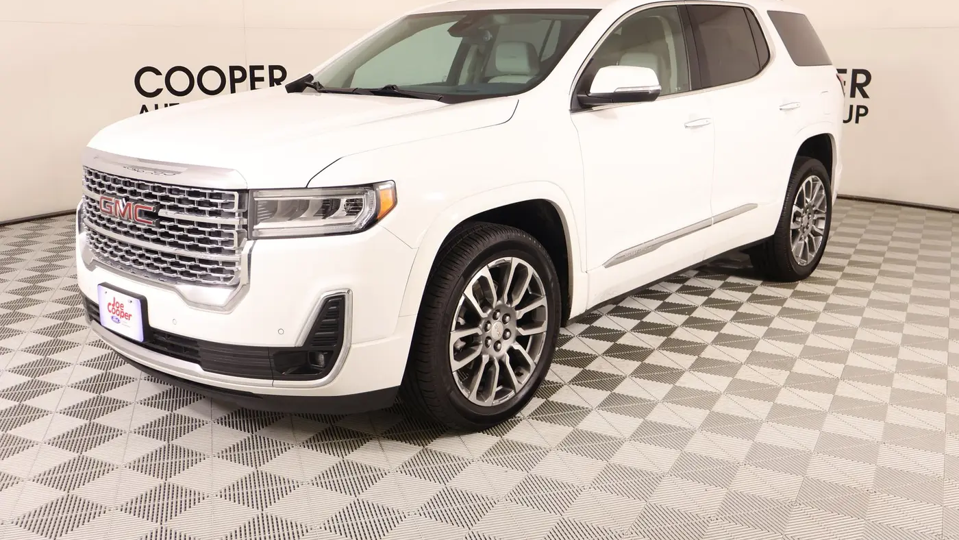 2023 GMC Acadia Denali