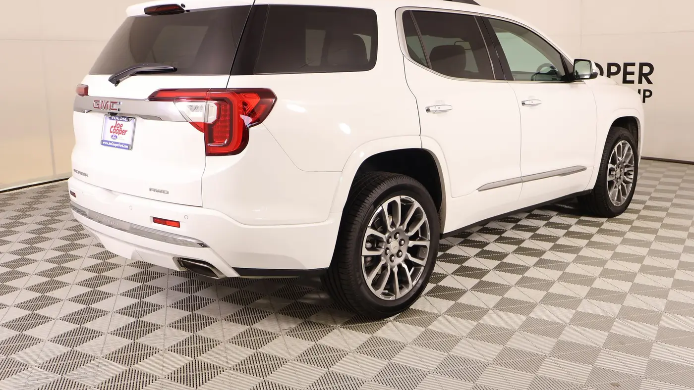 2023 GMC Acadia Denali