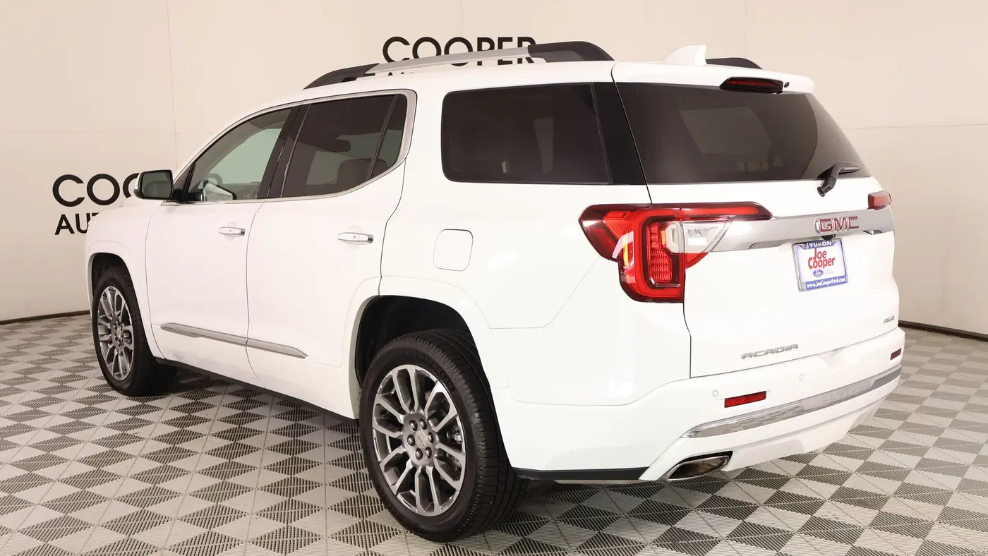 2023 GMC Acadia Denali
