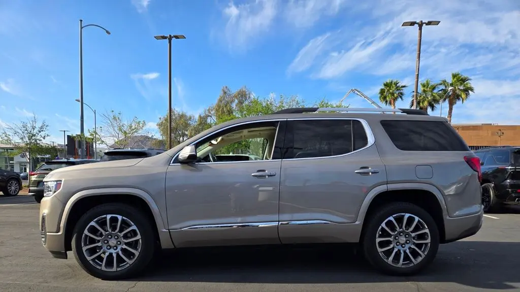 2023 GMC Acadia Denali