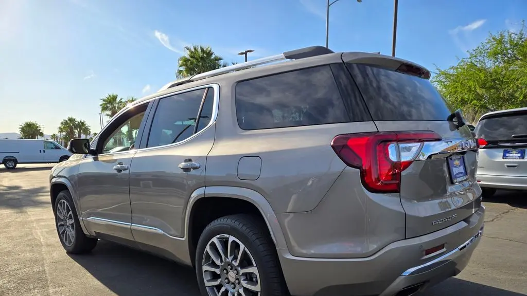 2023 GMC Acadia Denali