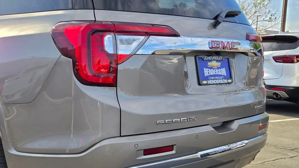2023 GMC Acadia Denali