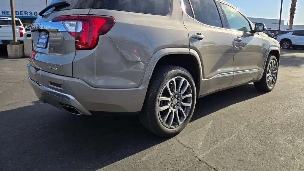 2023 GMC Acadia Denali