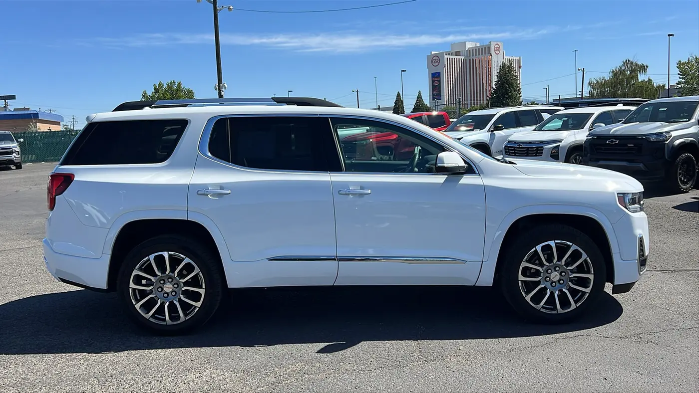 2023 GMC Acadia Denali