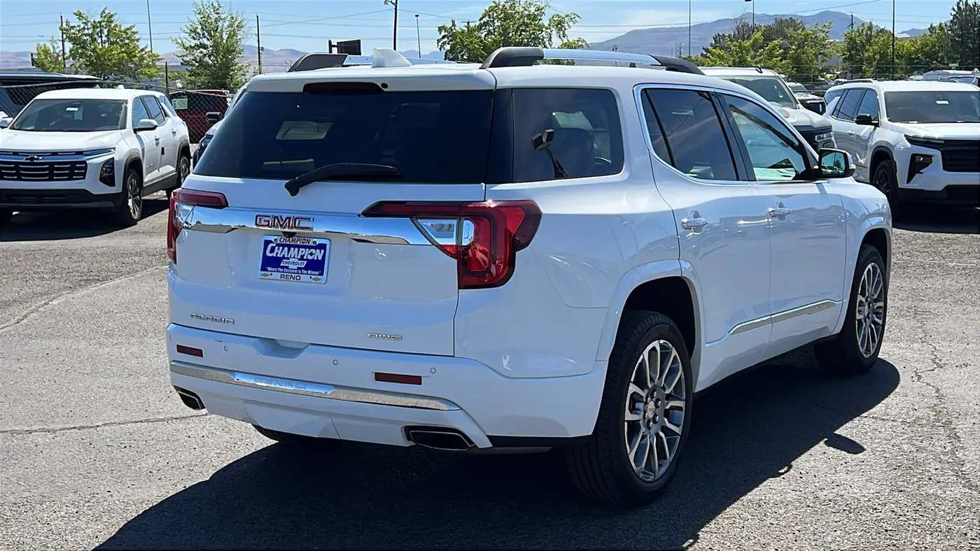 2023 GMC Acadia Denali