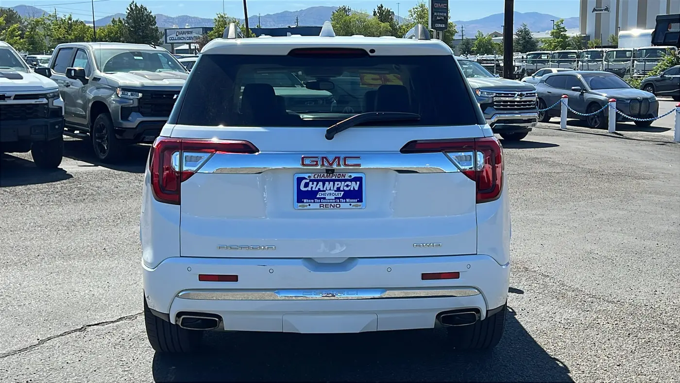 2023 GMC Acadia Denali