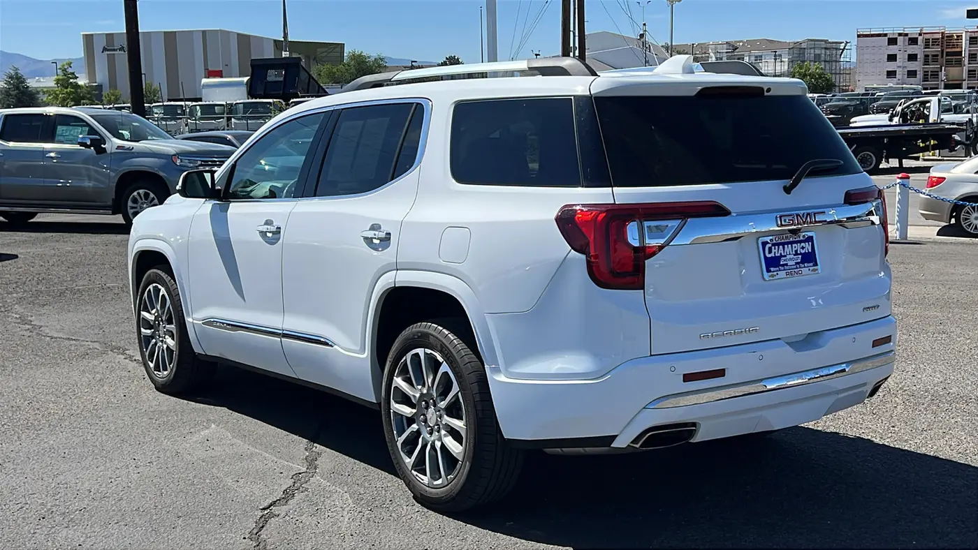 2023 GMC Acadia Denali