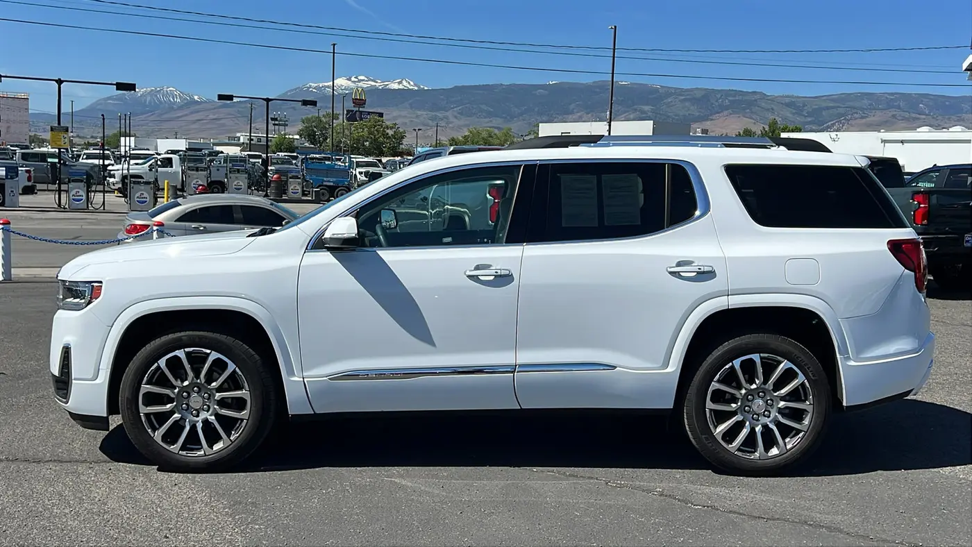 2023 GMC Acadia Denali