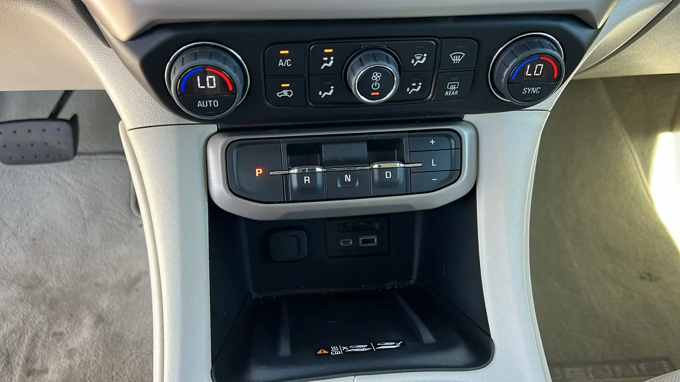 2023 GMC Acadia Denali