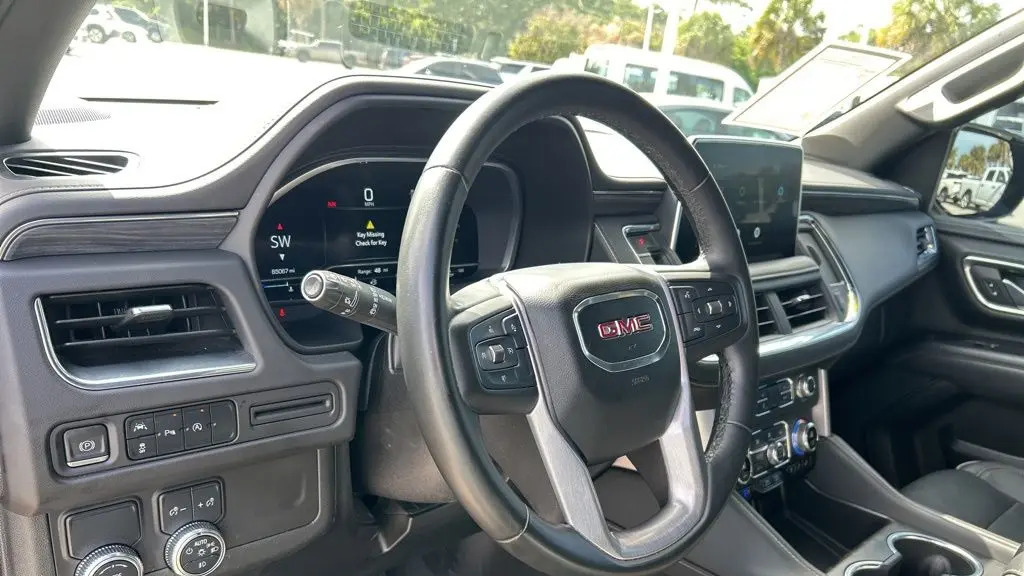 2023 GMC Yukon SLT
