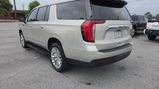 2023 GMC Yukon XL SLE