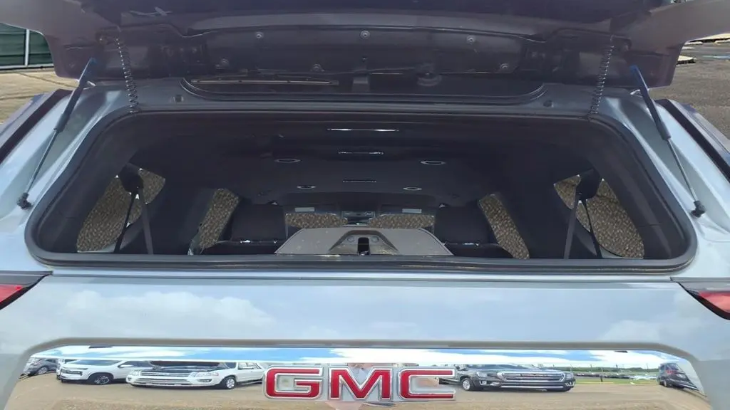 2024 GMC Yukon XL SLT