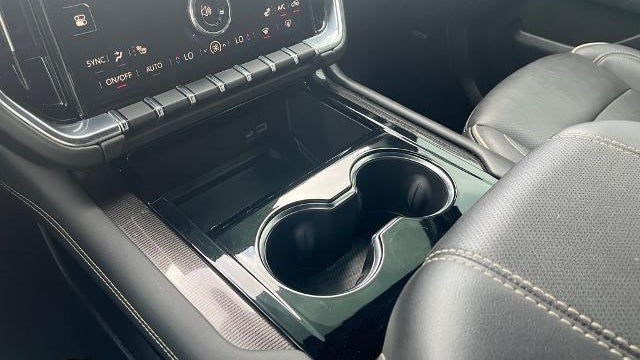 2025 GMC Yukon XL Elevation