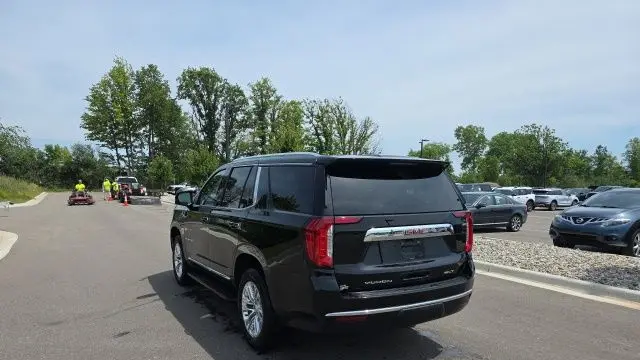 2023 GMC Yukon SLT