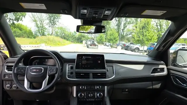 2023 GMC Yukon SLT