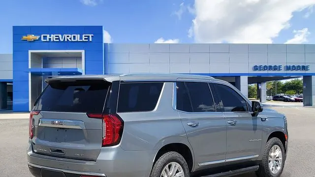 2023 GMC Yukon SLT