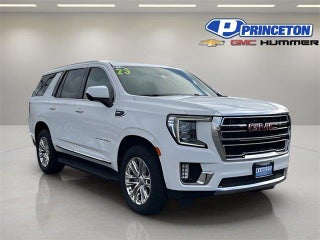 2023 GMC Yukon with Summit White Exterior