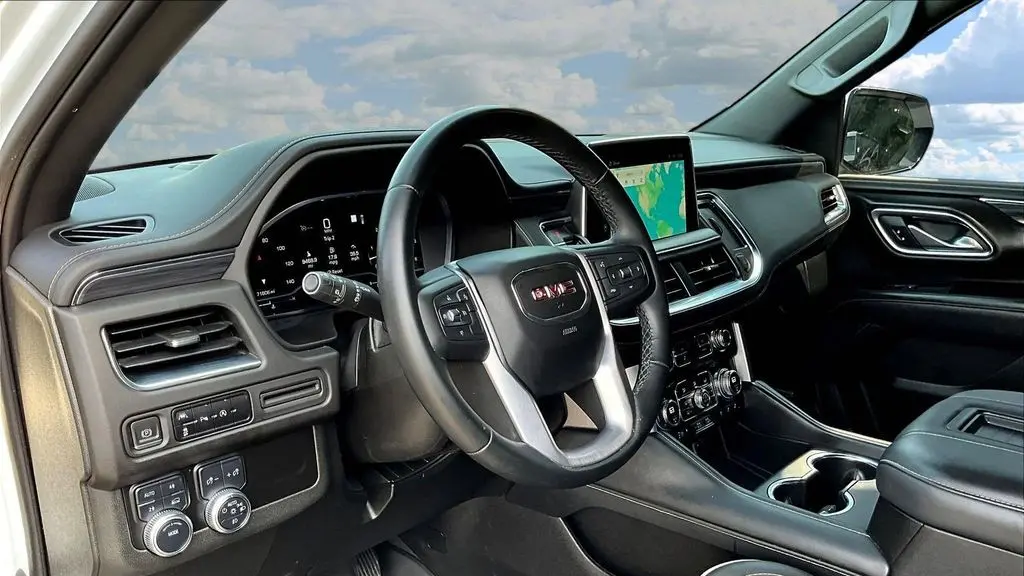2023 GMC Yukon SLT