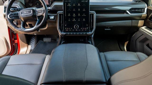 2025 GMC Yukon Elevation