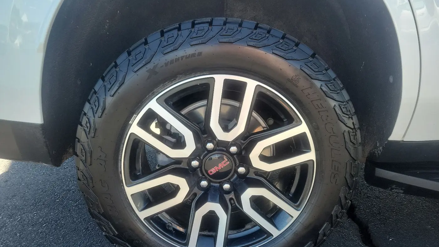 2024 GMC Yukon AT4