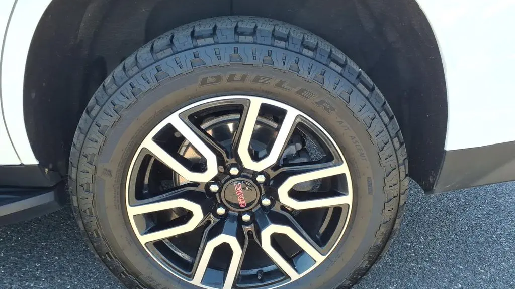 2023 GMC Yukon AT4