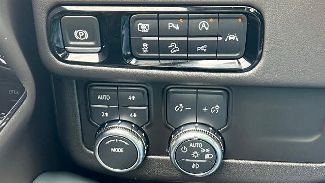 2025 GMC Yukon AT4