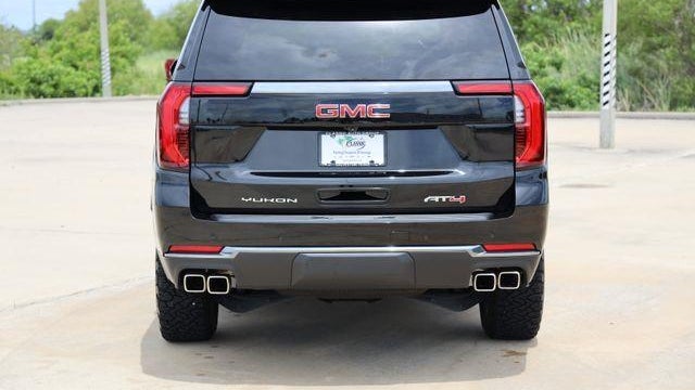 2025 GMC Yukon AT4