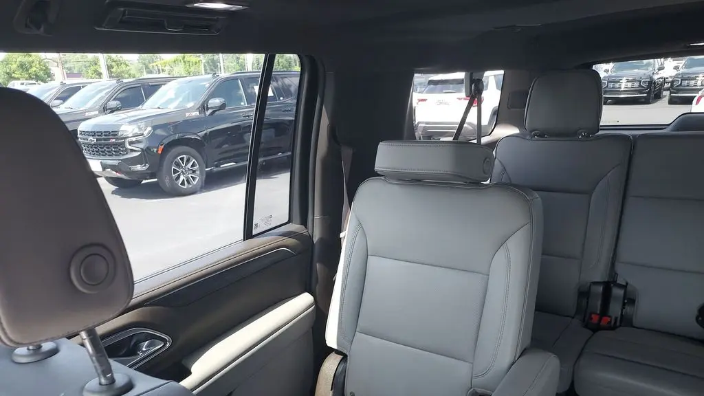 2023 GMC Yukon XL SLT