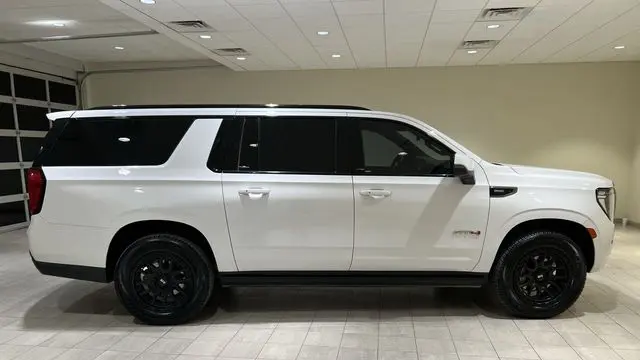 2023 GMC Yukon XL AT4