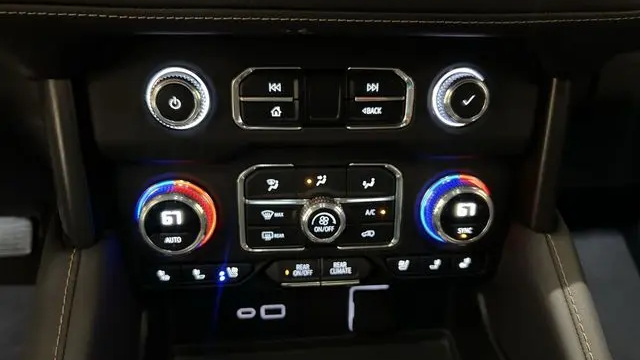 2023 GMC Yukon XL AT4
