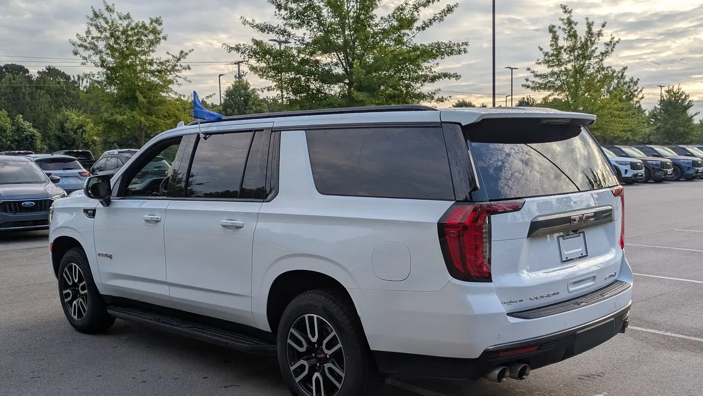 2023 GMC Yukon XL AT4