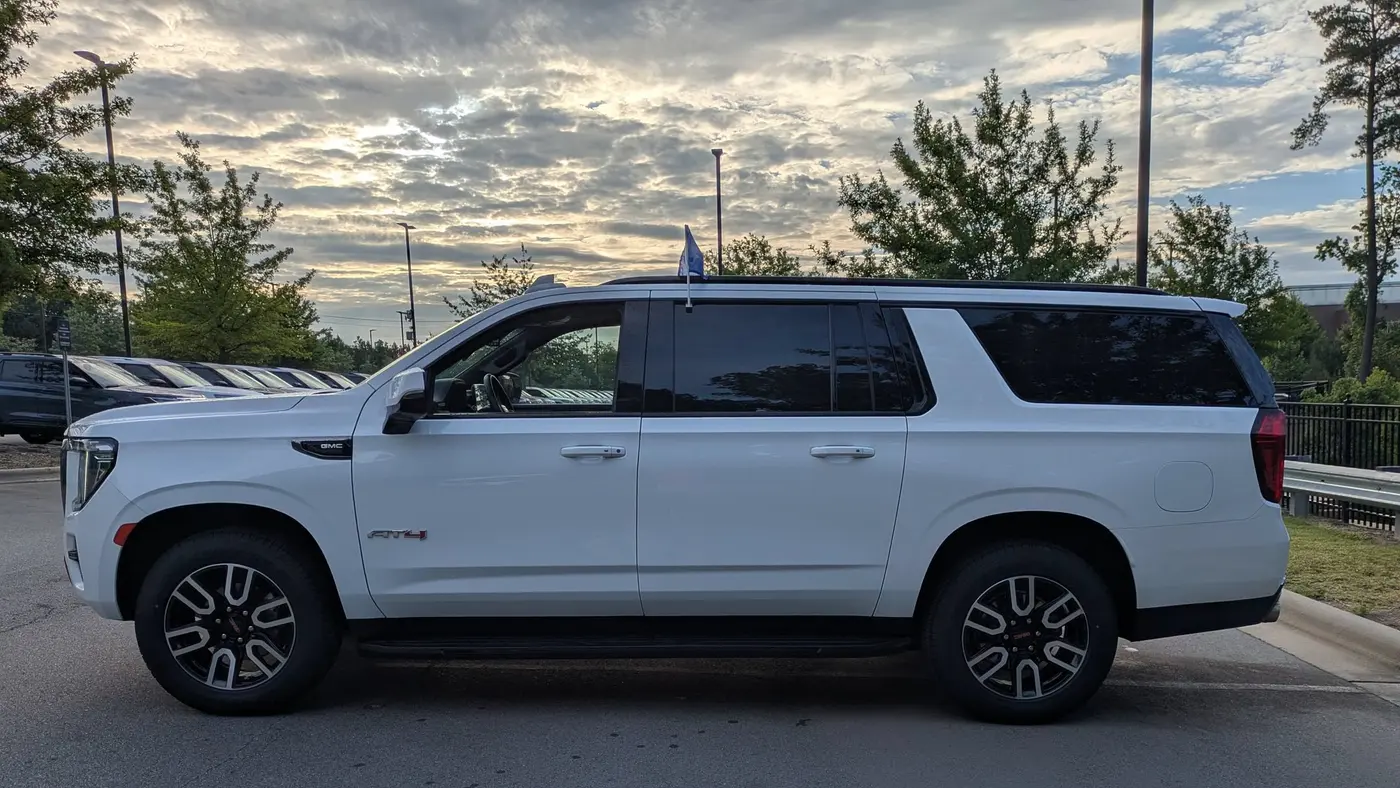 2023 GMC Yukon XL AT4