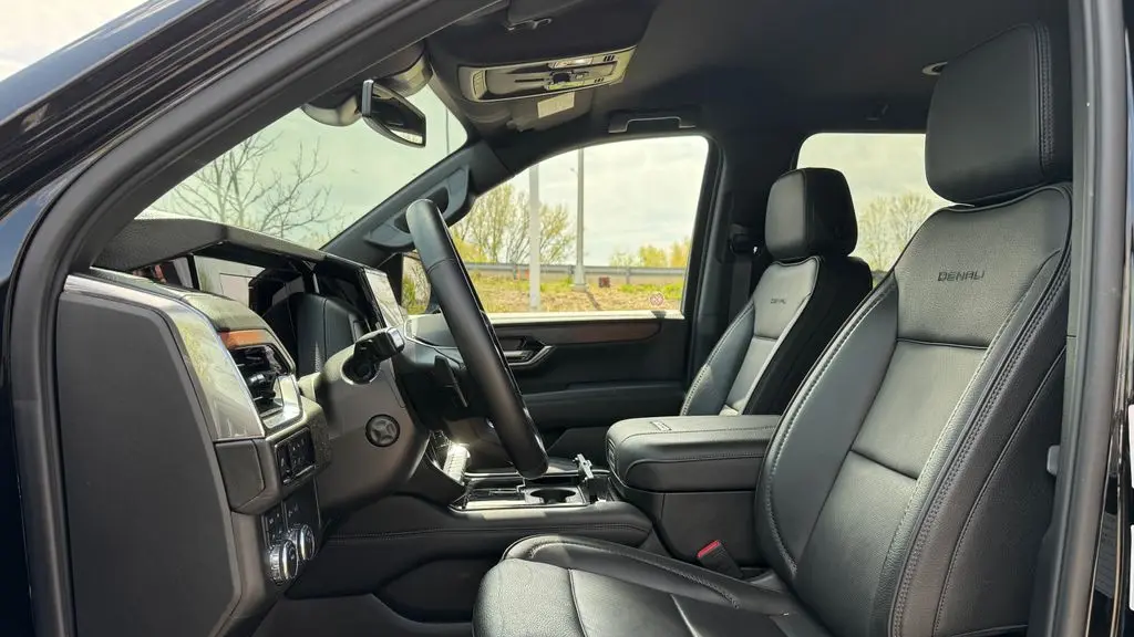 2025 GMC Yukon XL Denali