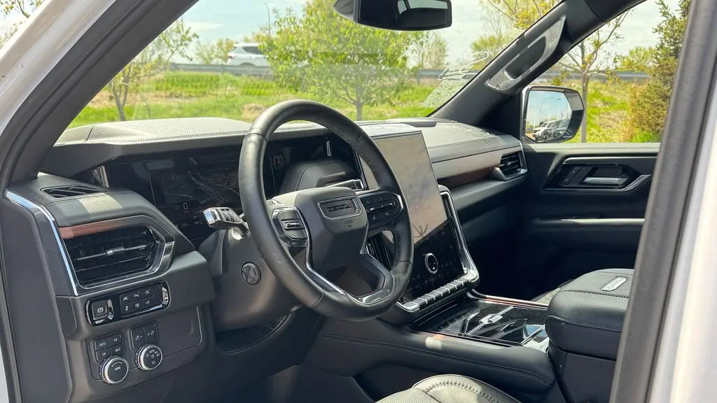 2025 GMC Yukon XL Denali
