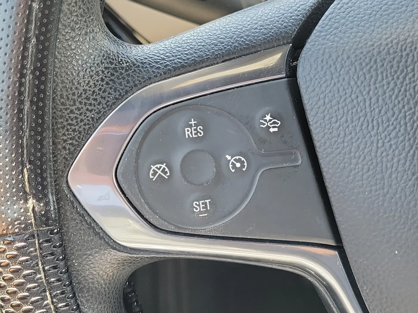 2023 Chevrolet Traverse - $22,880