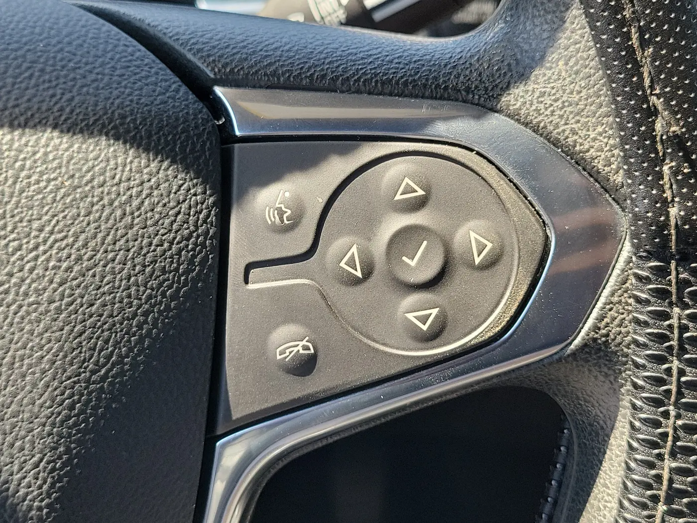 2023 Chevrolet Traverse - $22,880